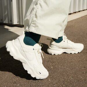 White Nike TC7900 Size 7